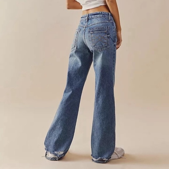 NWT Free People Embry wide leg flare jeans w awesome distressed detailing sz 28 - Picture 7 of 8